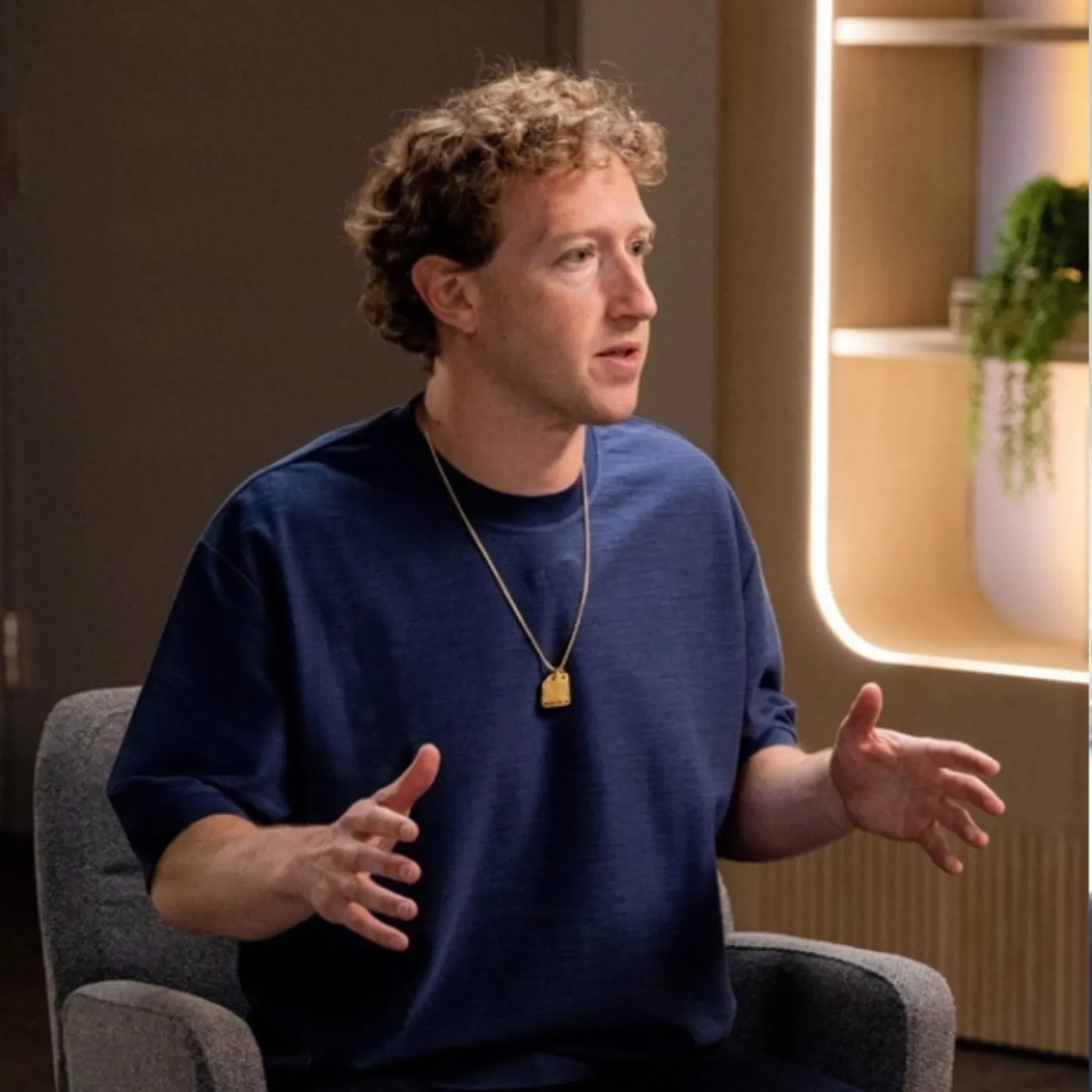 Revealing Mark Zuckerberg's Love for Luxury Goods—Gold Necklaces Are Everything!