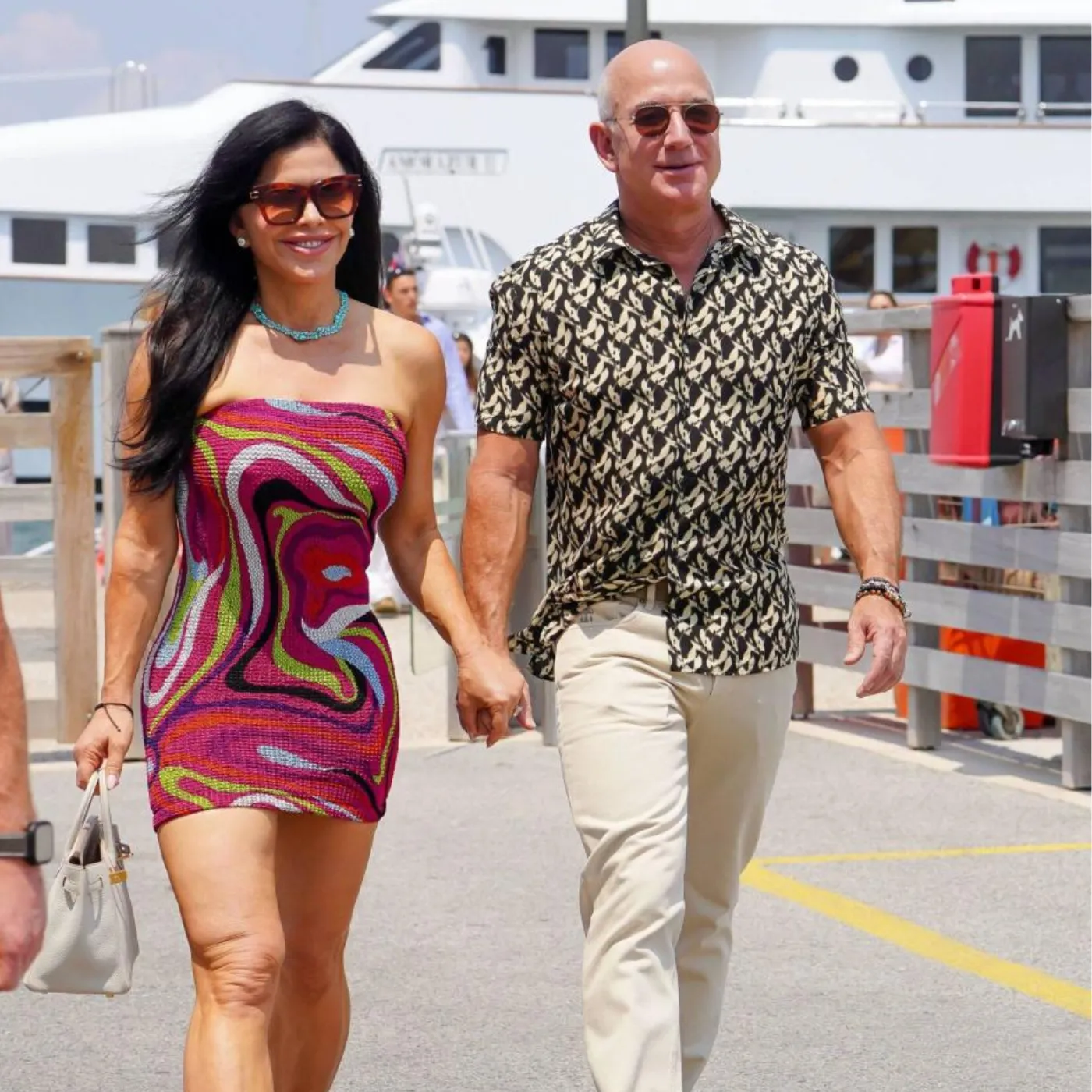 Going on a $500 million yacht, Jeff Bezos' fiancee's $80 T-shirt caused intense controversy