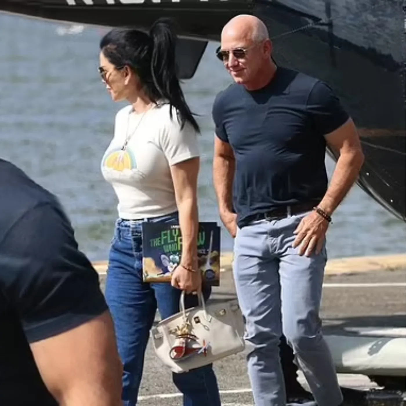 Going on a $500 million yacht, Jeff Bezos' fiancee's $80 T-shirt caused intense controversy