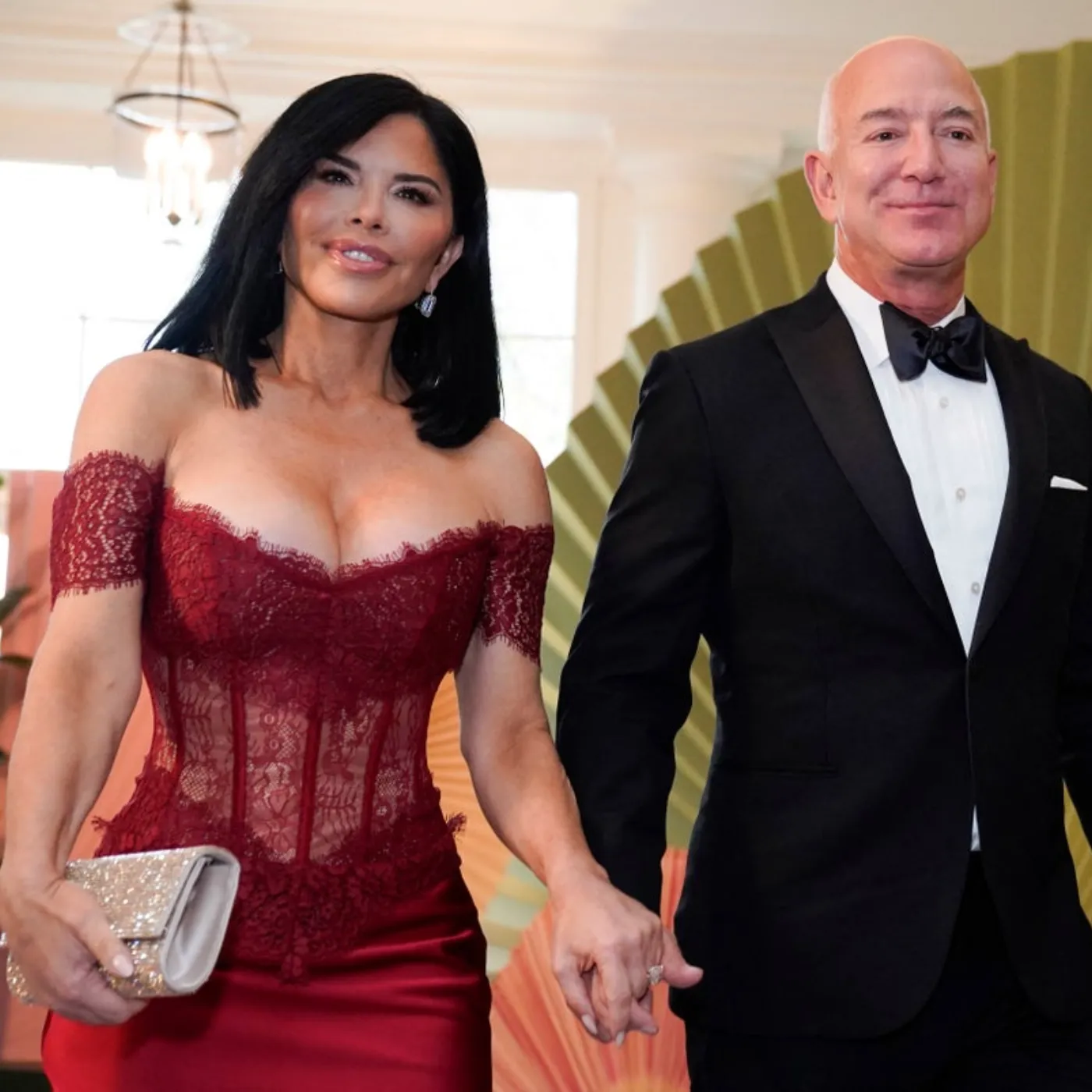 Lauren Sanchez Turns Heads with Glamorous Look as Jeff Bezos Reveals Wedding Plans at New Year’s Party!