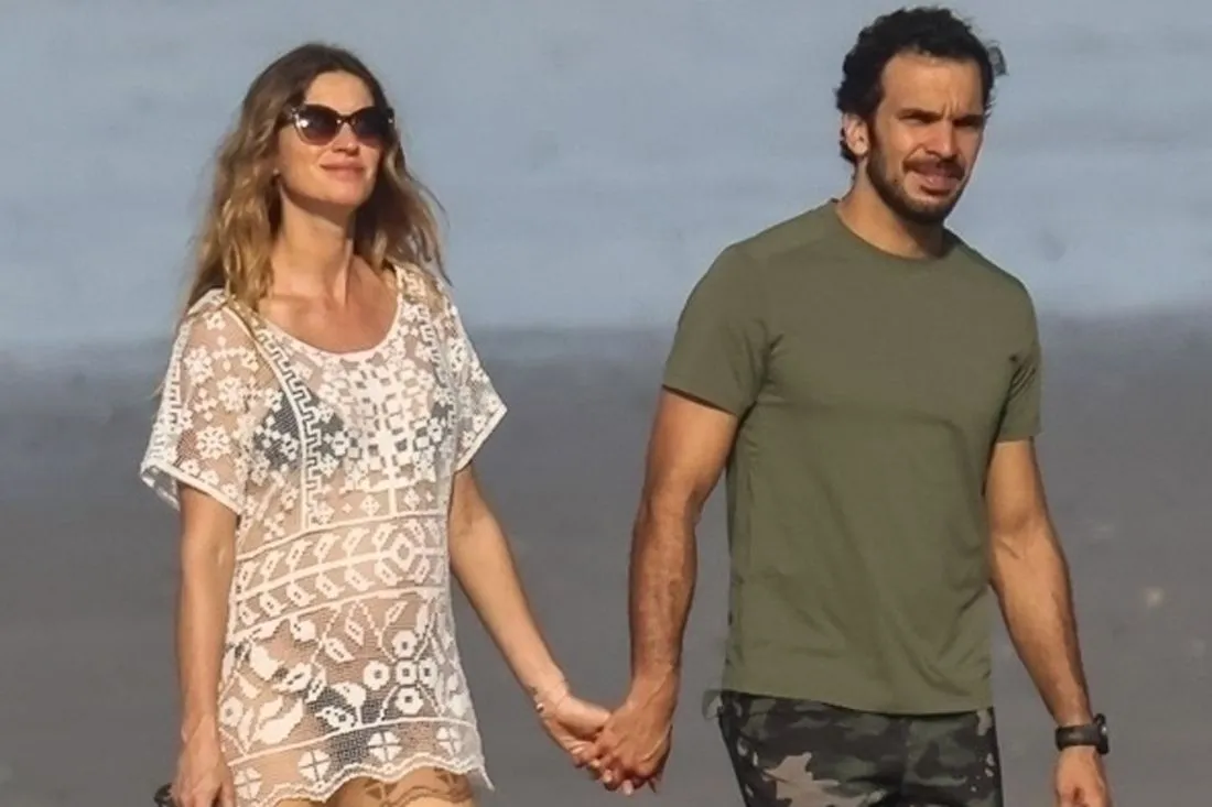 image_67760b2ff026e Gisele Bündchen, 44, Flaunts Baby Bump While Enjoying a Beach Day with Joaquim Valente in Costa Rica