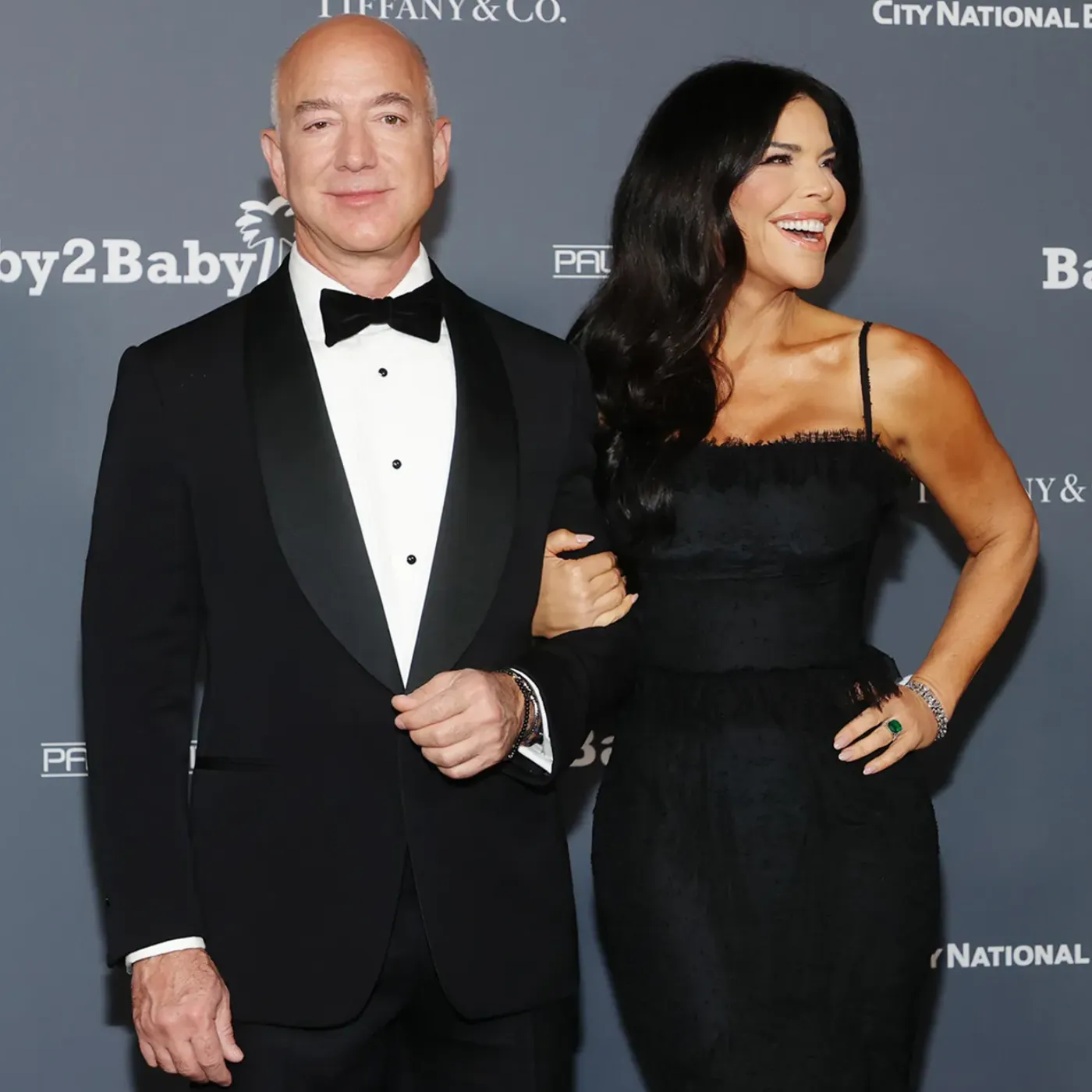image_677b526a094e2 Lauren Sanchez Makes Waves in Mini Dress While Bezos’ Superyacht Faces Scrutiny!