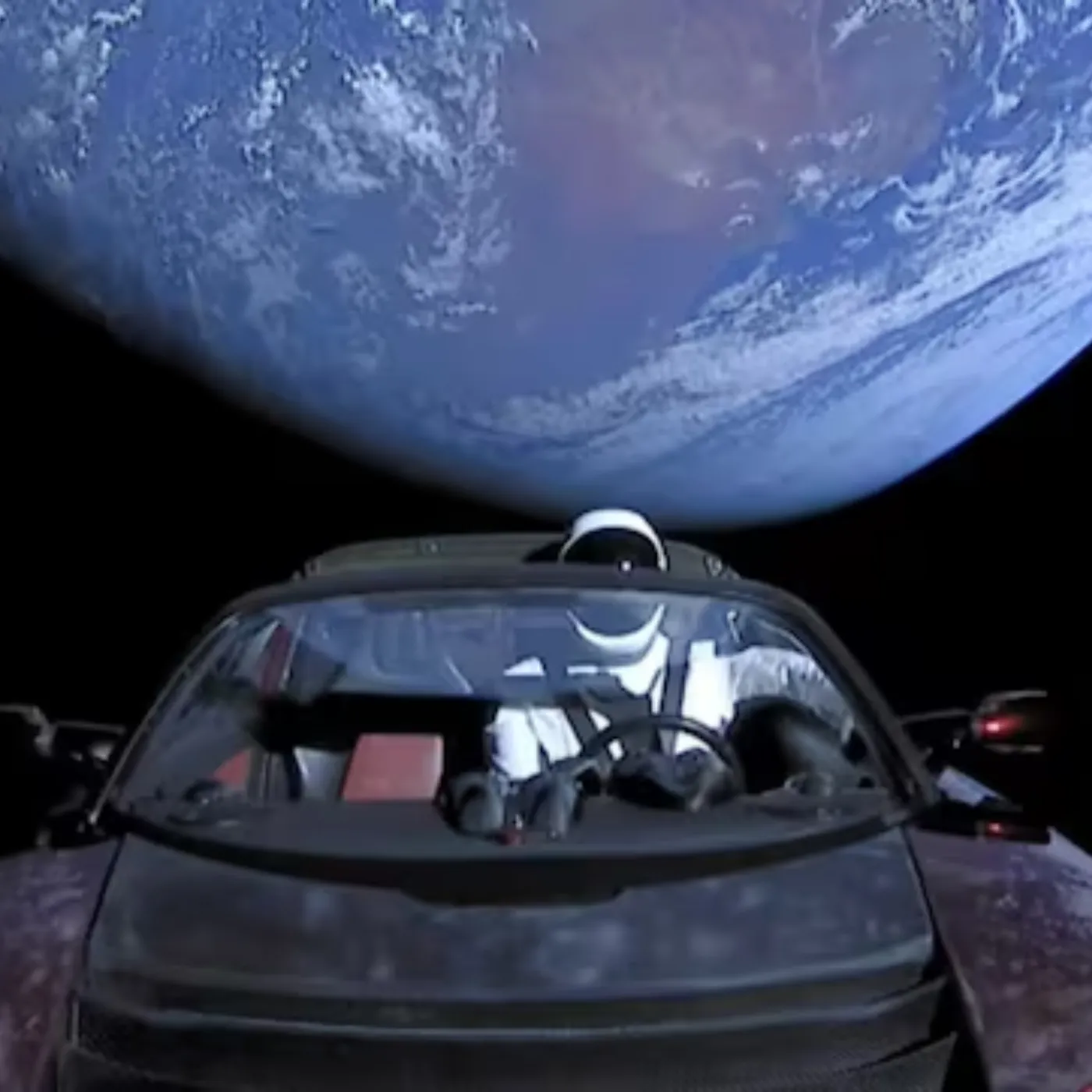 Mind-Blowing! Scientists Mistake Elon Musk’s Tesla for an Unknown Space Object!