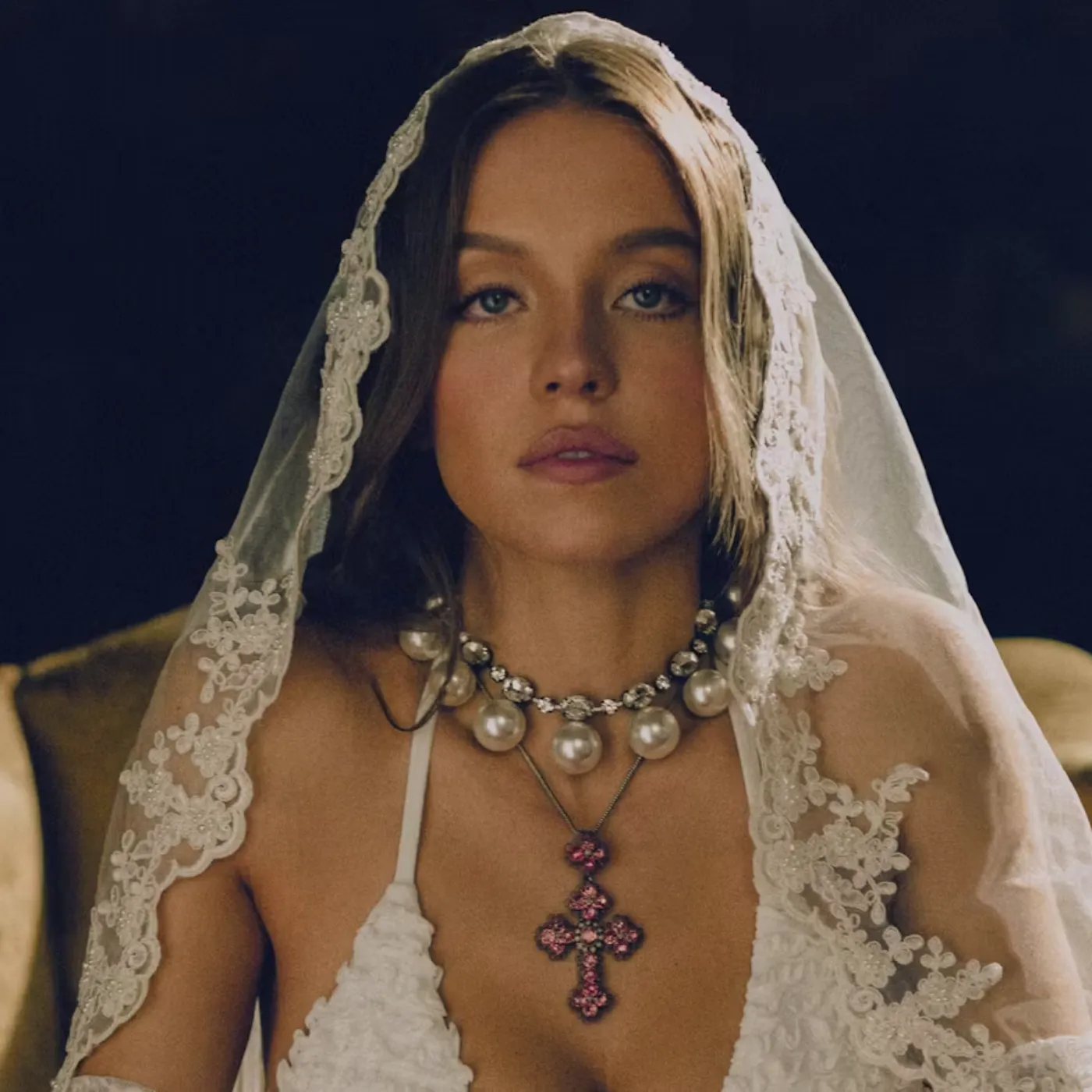 Close Sources Uncover the Truth Behind Sydney Sweeney’s Wedding Delay