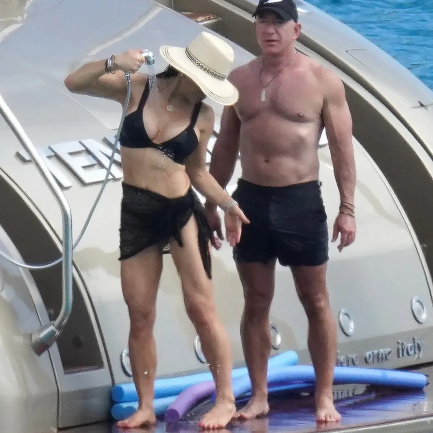 Jeff Bezos and the Mysterious Gift for Lauren Sánchez on His $500 Million Superyacht!