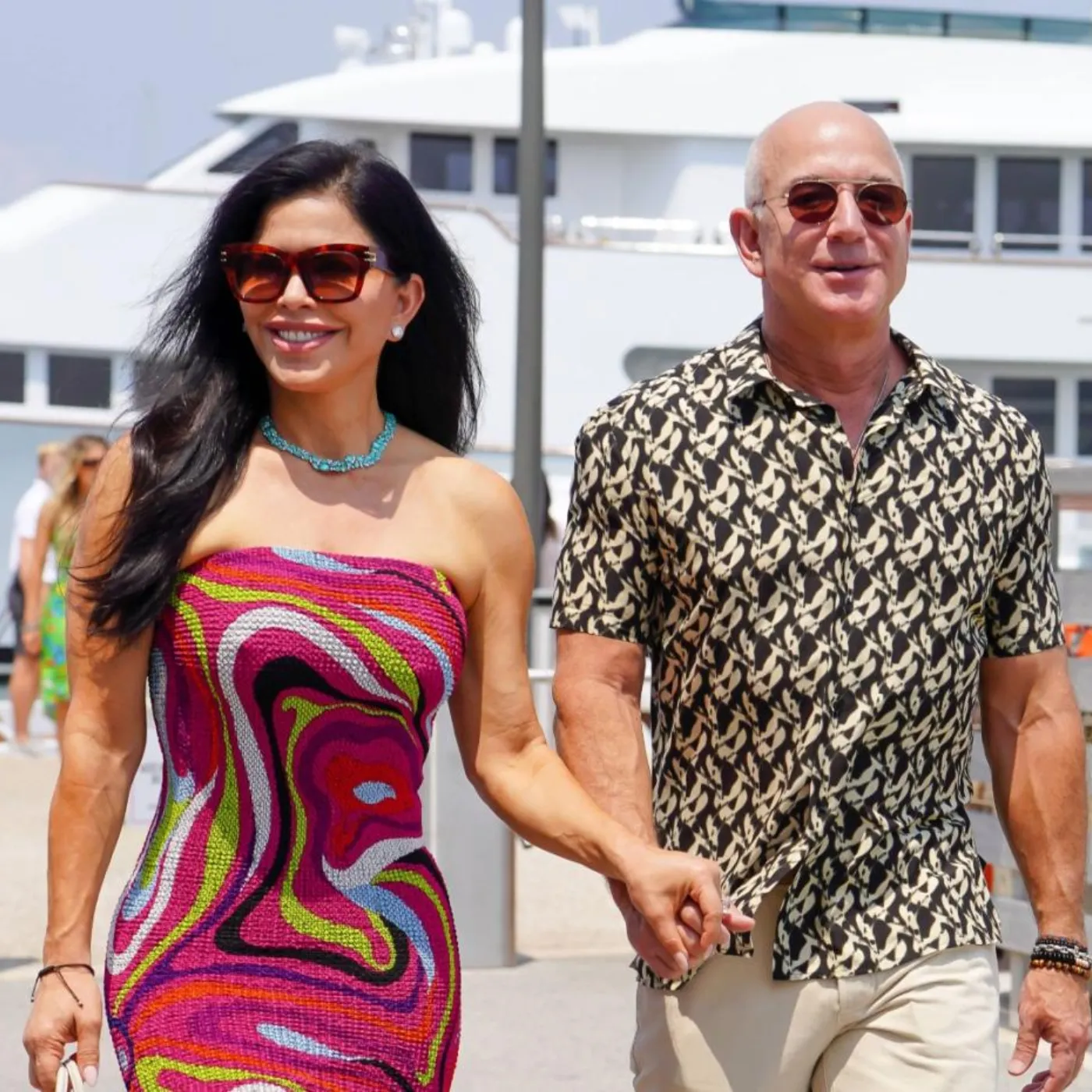 Jeff Bezos and the Mysterious Gift for Lauren Sánchez on His $500 Million Superyacht!