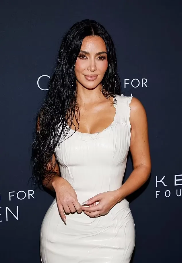 Kim Kardashian Drops Bombshell Bikini Pic Amid Kanye & Bianca Drama!