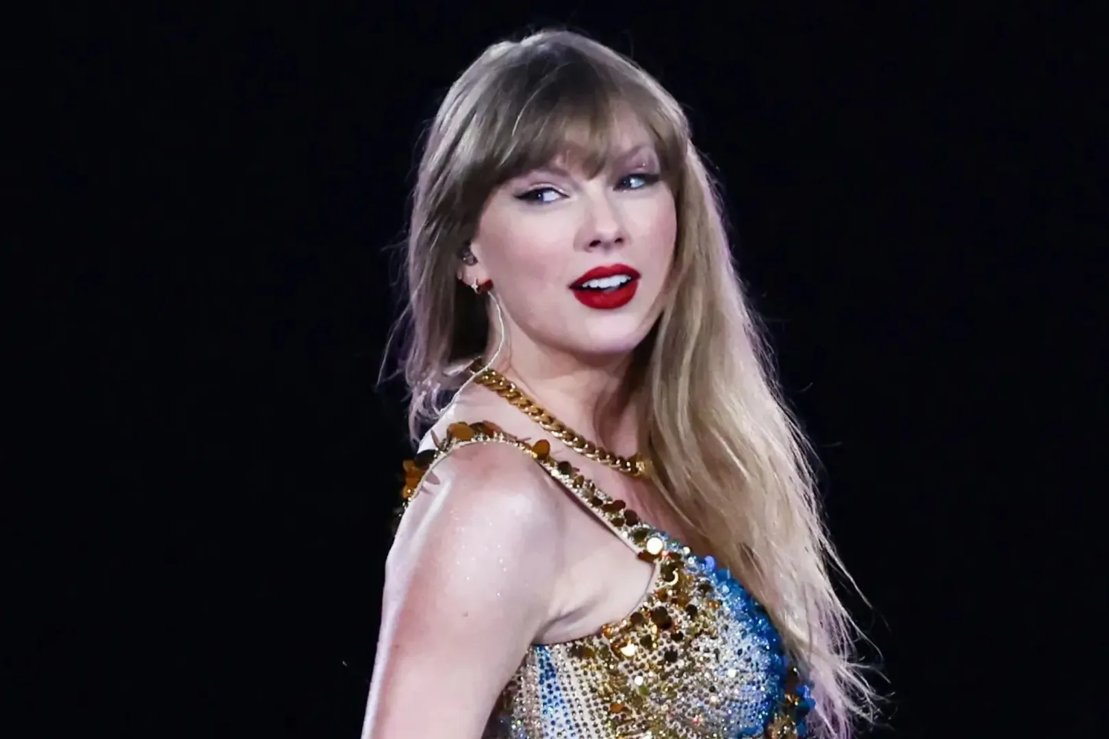 Taylor Swift Shatters a Music Icon’s Record—Fans Can’t Believe It