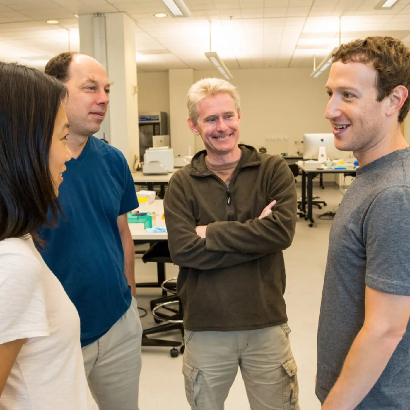 Mark Zuckerberg and Priscilla Chan Donate $250 Million to Establish a Biology Center in Chicago