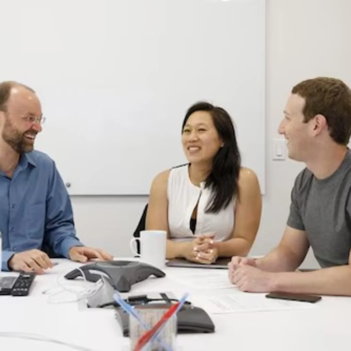 Mark Zuckerberg and Priscilla Chan Donate $250 Million to Establish a Biology Center in Chicago