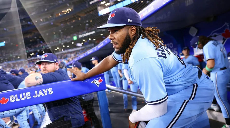 Blue Jays star Vladimir Guerrero Jr gifts bat to child who beat cancer |  Fox News