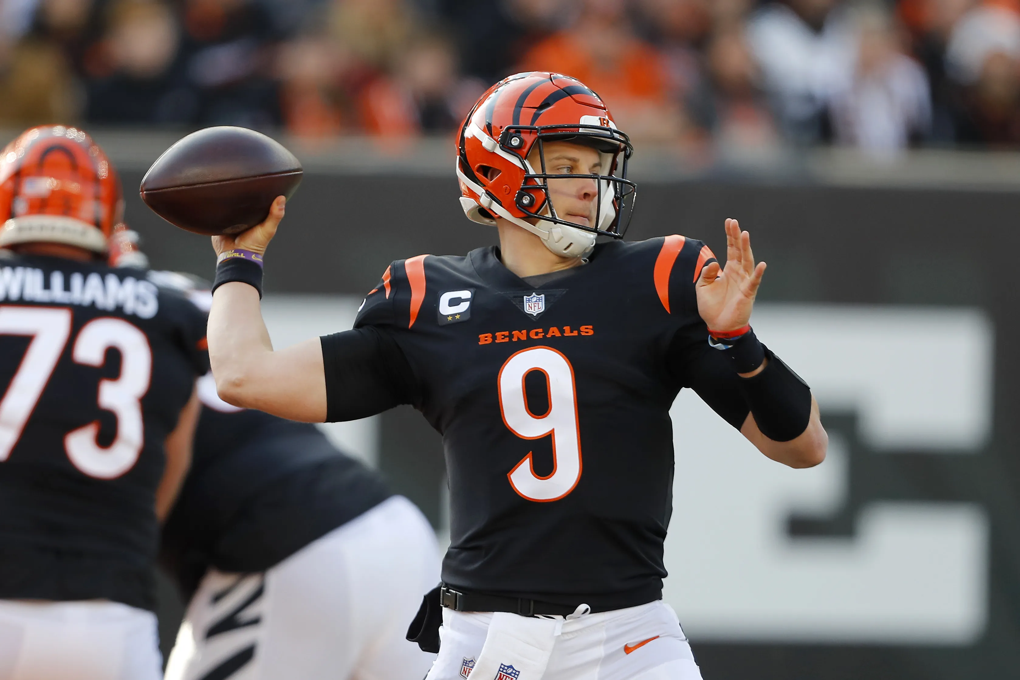 Bengals QB Joe Burrow dislocates finger on throwing hand - sacas.ac.in