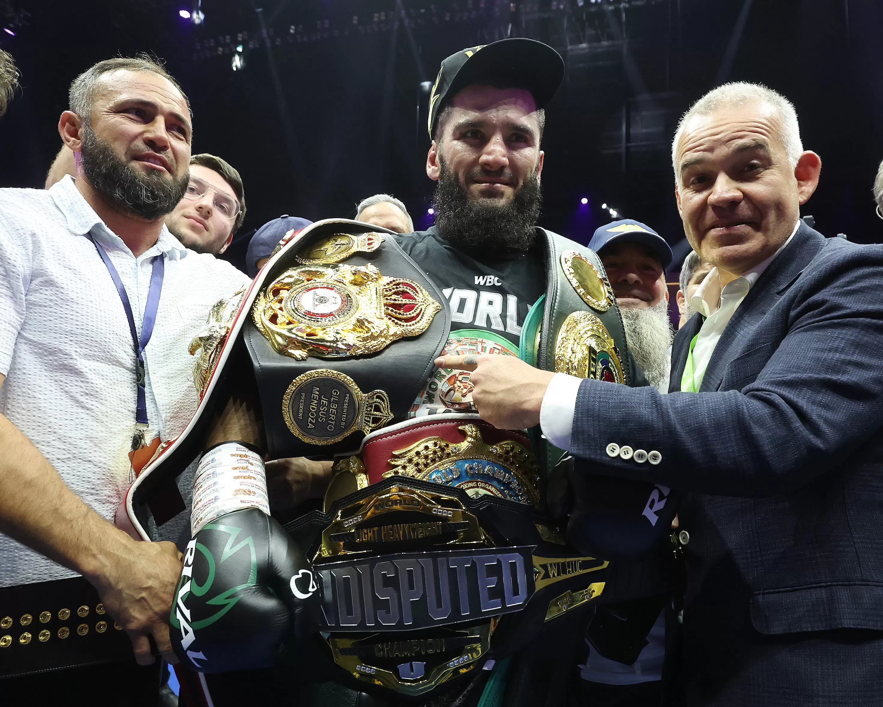 Artur Beterbiev Juara tak Terbantahkan Usai Kalahkan Dmitry Bivol, Promotor  Ingin Tarung Ulang - Akurat