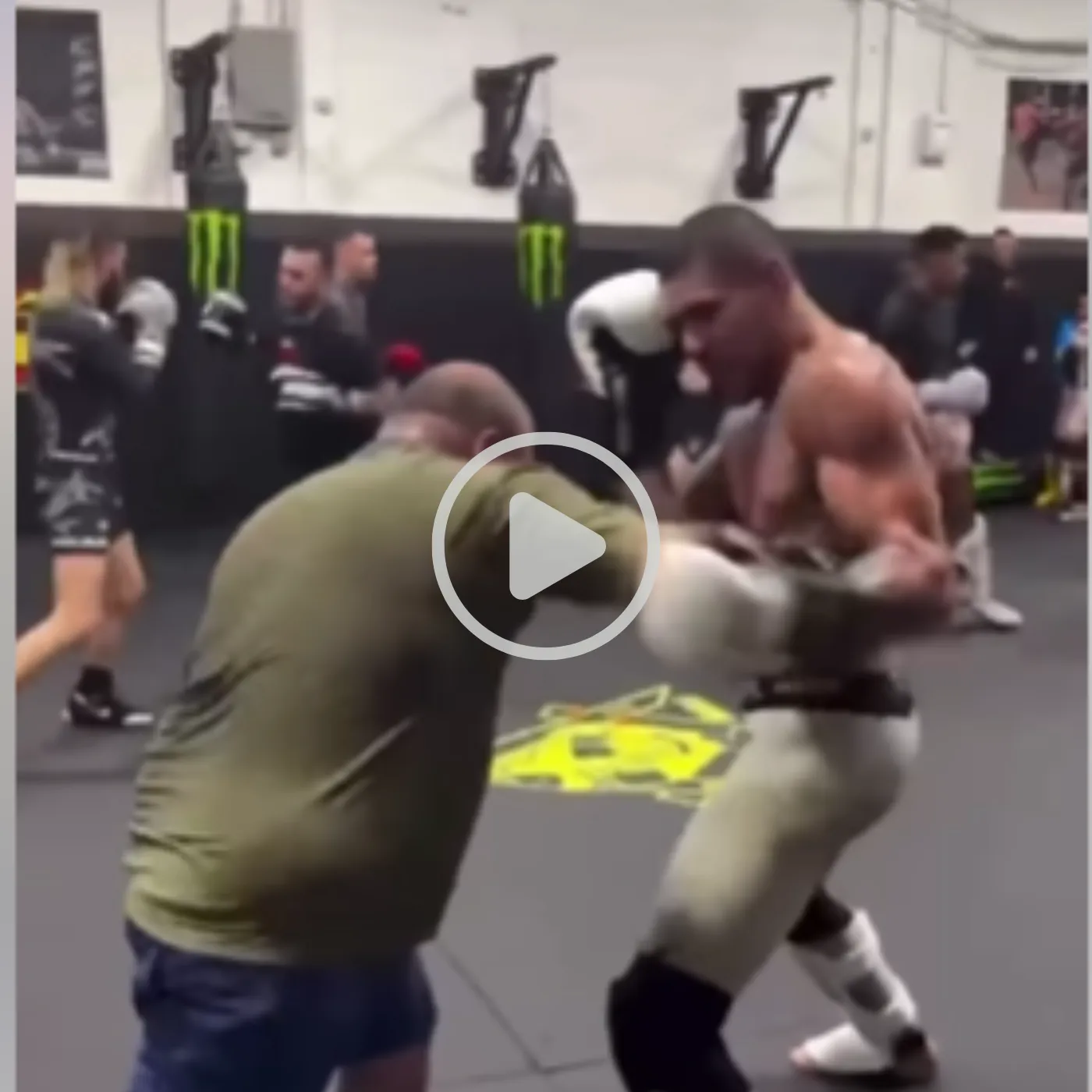 [VIDEO] Alex Pereira’s Unconventional UFC 313 Training: Is He Taking UFC 313 Seriously?