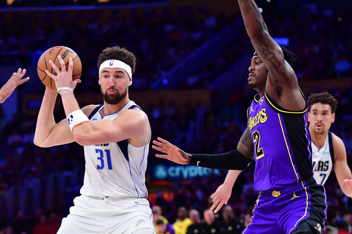 Grading Mavericks Players vs. Lakers: Kyrie's 35 Points Cannot Overcome  Luka's Triple-Double - Fadeaway World