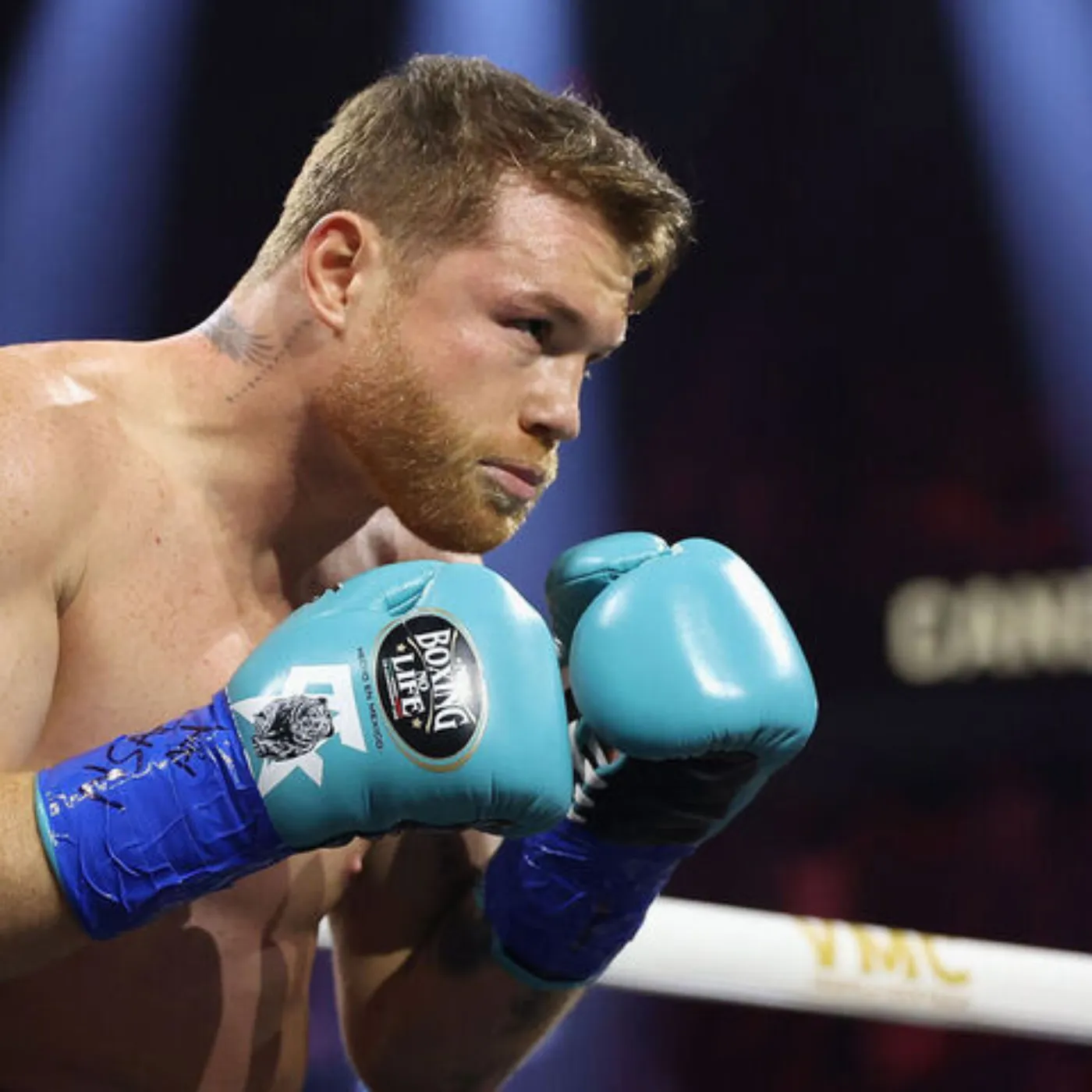 Canelo Alvarez Avoids David Benavides Choosing than chicken Opponents for Maximum Earnings