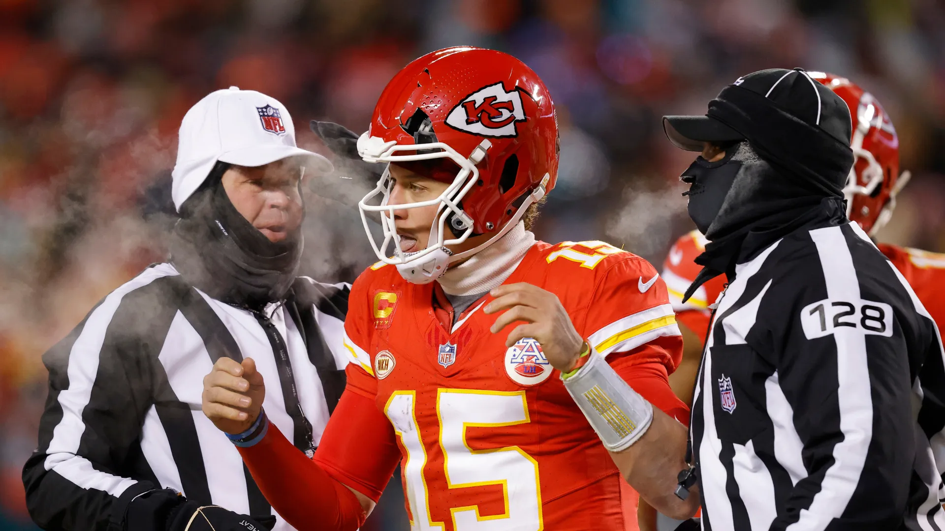 Lời cảnh báo đáng ngại của Patrick Mahomes khi Kansas City Chiefs đánh bại Miami Dolphins: Những gì chúng ta học được từ trận chiến Super Wild Card Weekend | DAZN News GB