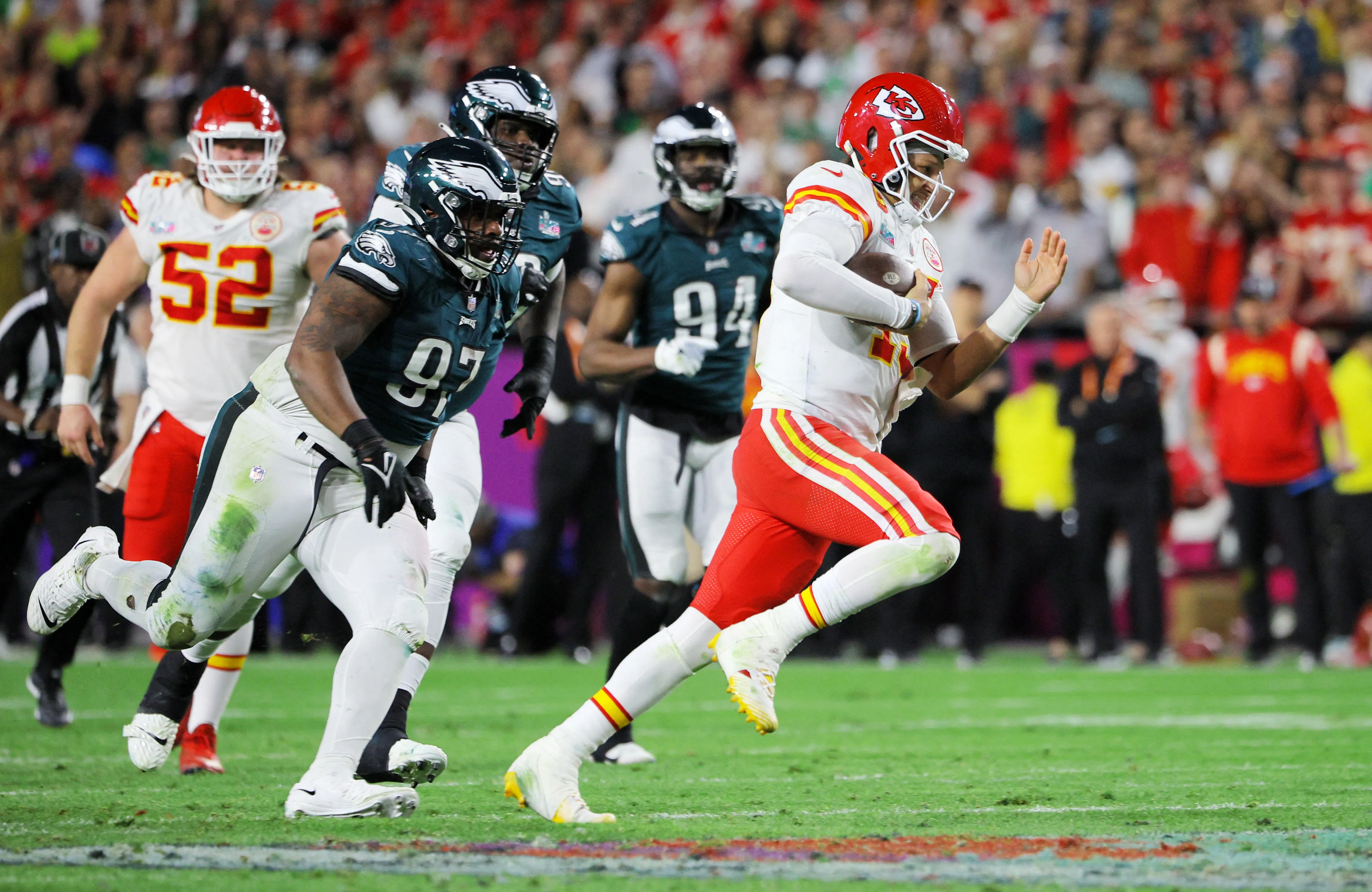 Mahomes anh hùng dẫn dắt Chiefs giành chiến thắng tại Super Bowl trước Eagles | Reuters