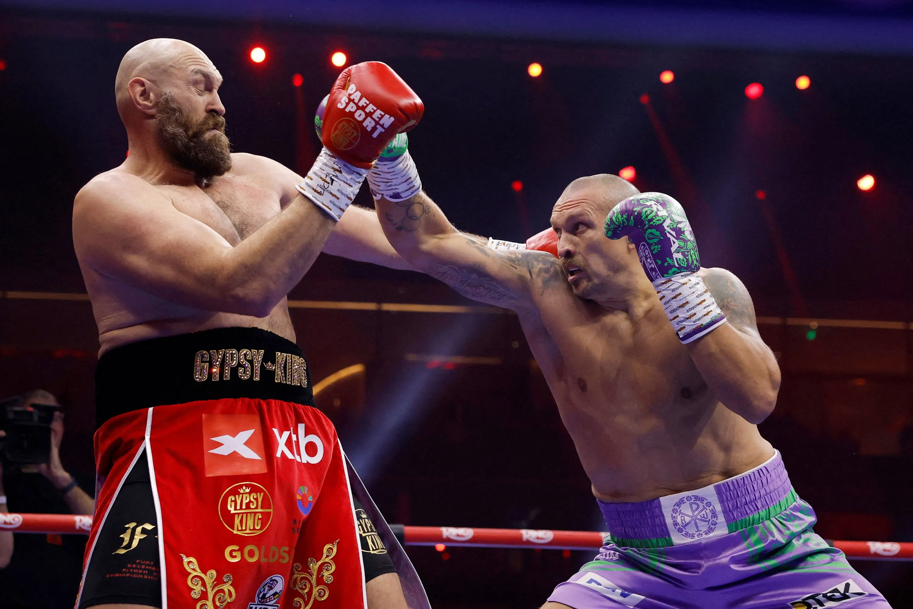 Oleksandr Usyk một lần nữa đánh bại Tyson Fury khi trận tái đấu được mong đợi kéo dài | CNN