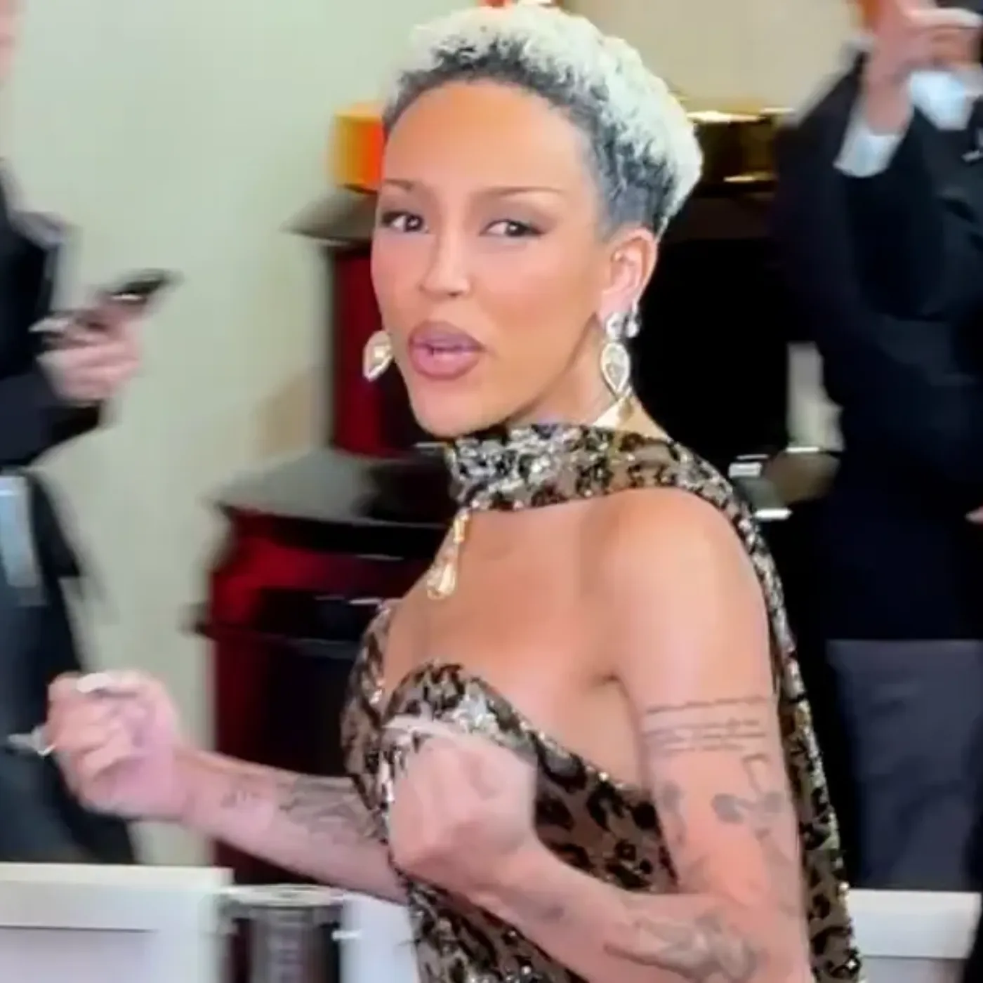 image_67c669d295751 Doja Cat Shakes Up Oscars 2025 A Legendary Performance That Could Redefine James Bond Music!