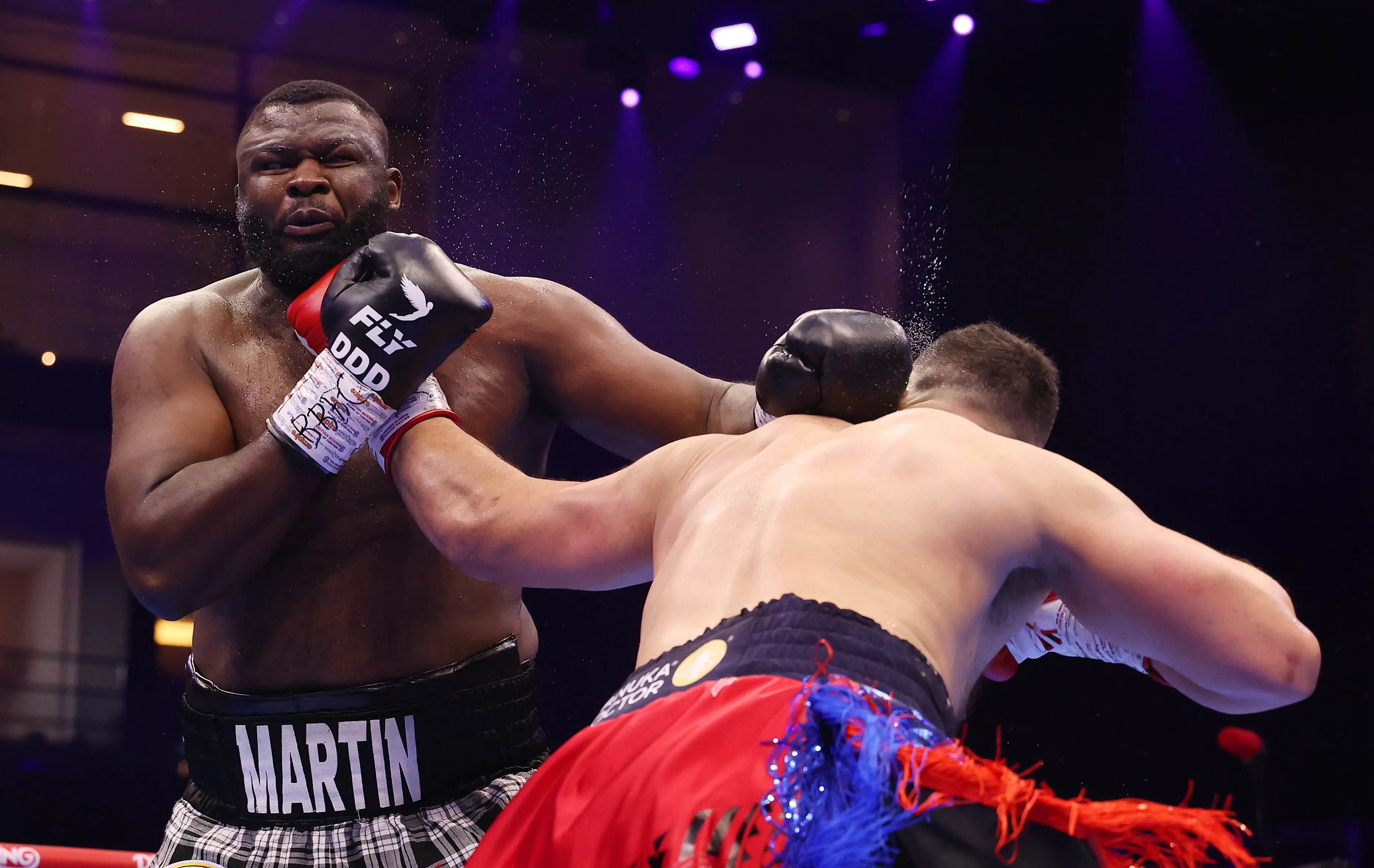 Joseph Parker flattens Martin Bakole with dynamite right hand after short-notice step-in and 3,800-mile flight | talkSPORT