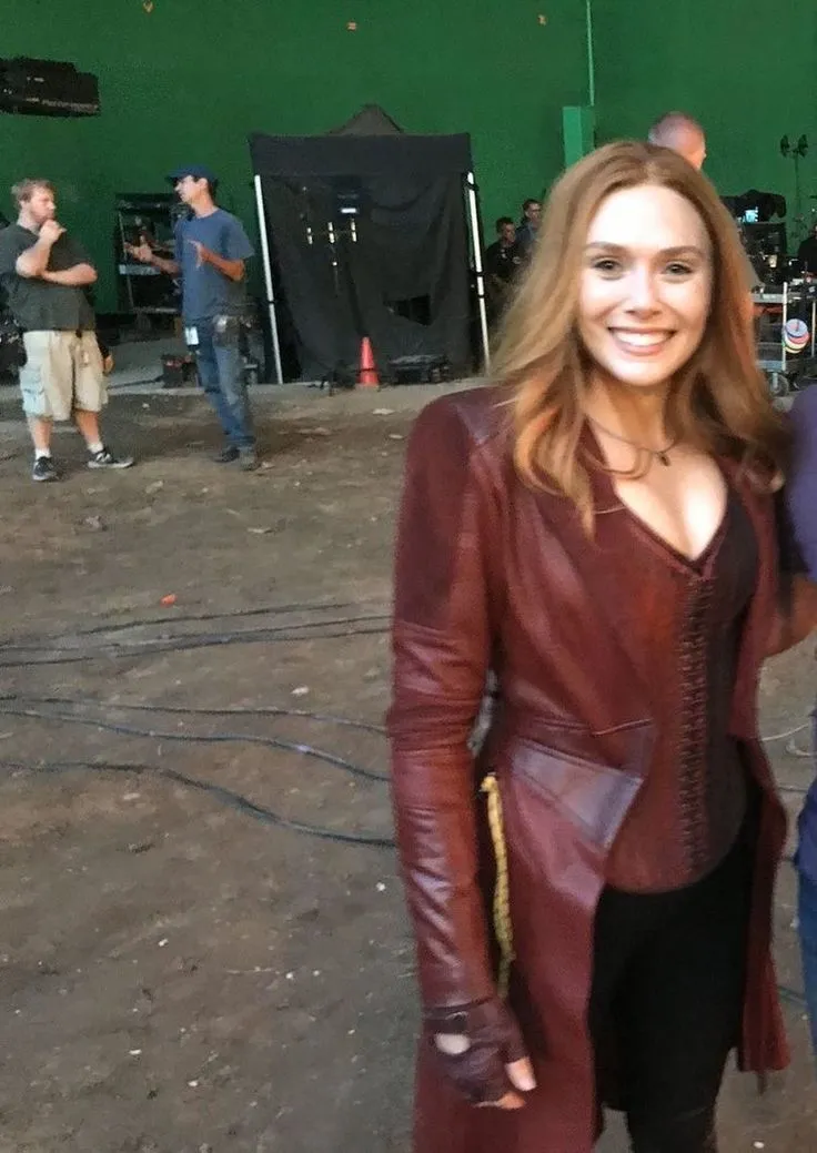 Elizabeth Olsen’s Cutest Interactions with MCU Co-Stars!