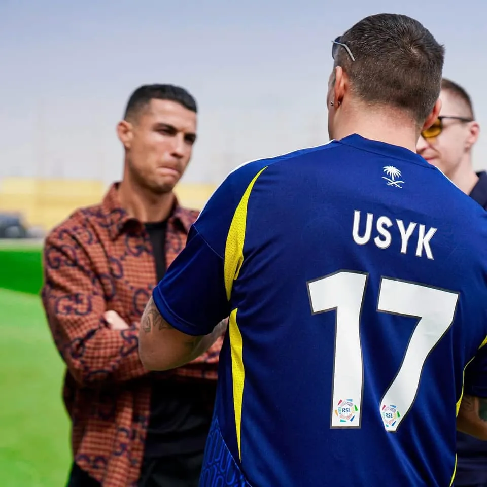 Champion’s support: Cristiano Ronaldo has an Unforgettable meeting with Oleksandr Usyk in Saudi Arabia