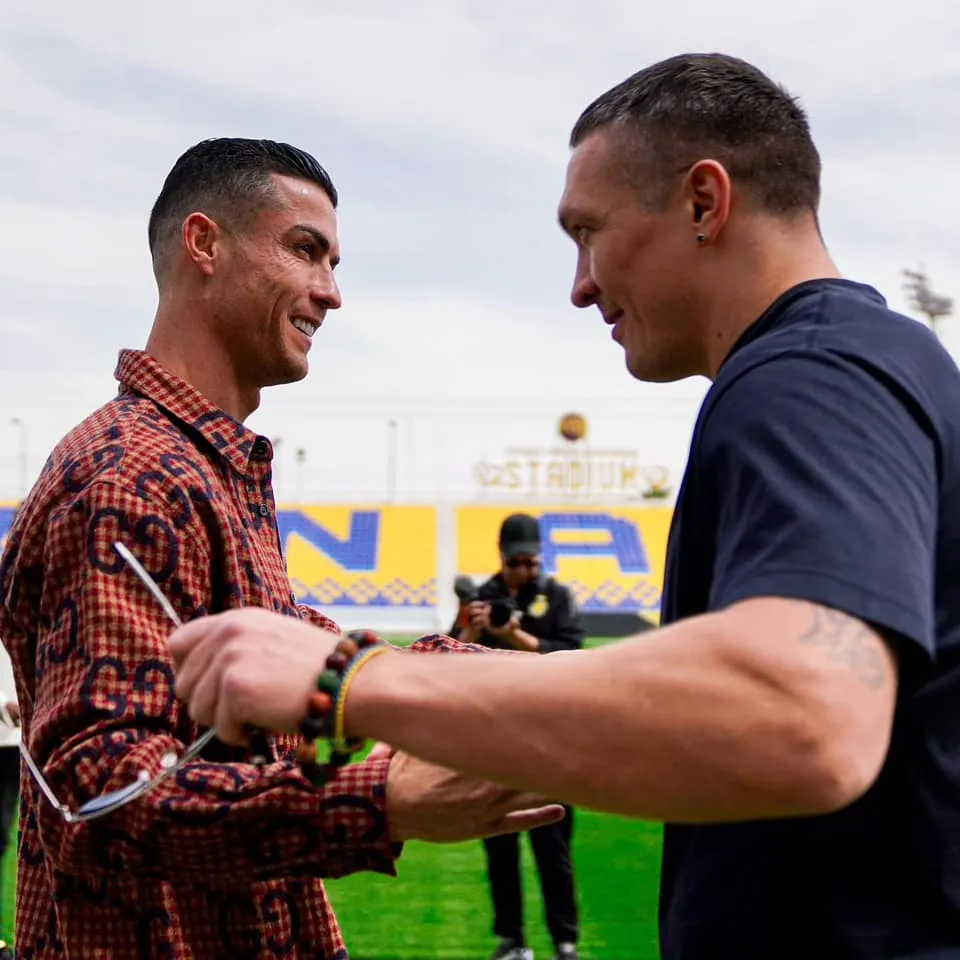 Champion’s support: Cristiano Ronaldo has an Unforgettable meeting with Oleksandr Usyk in Saudi Arabia