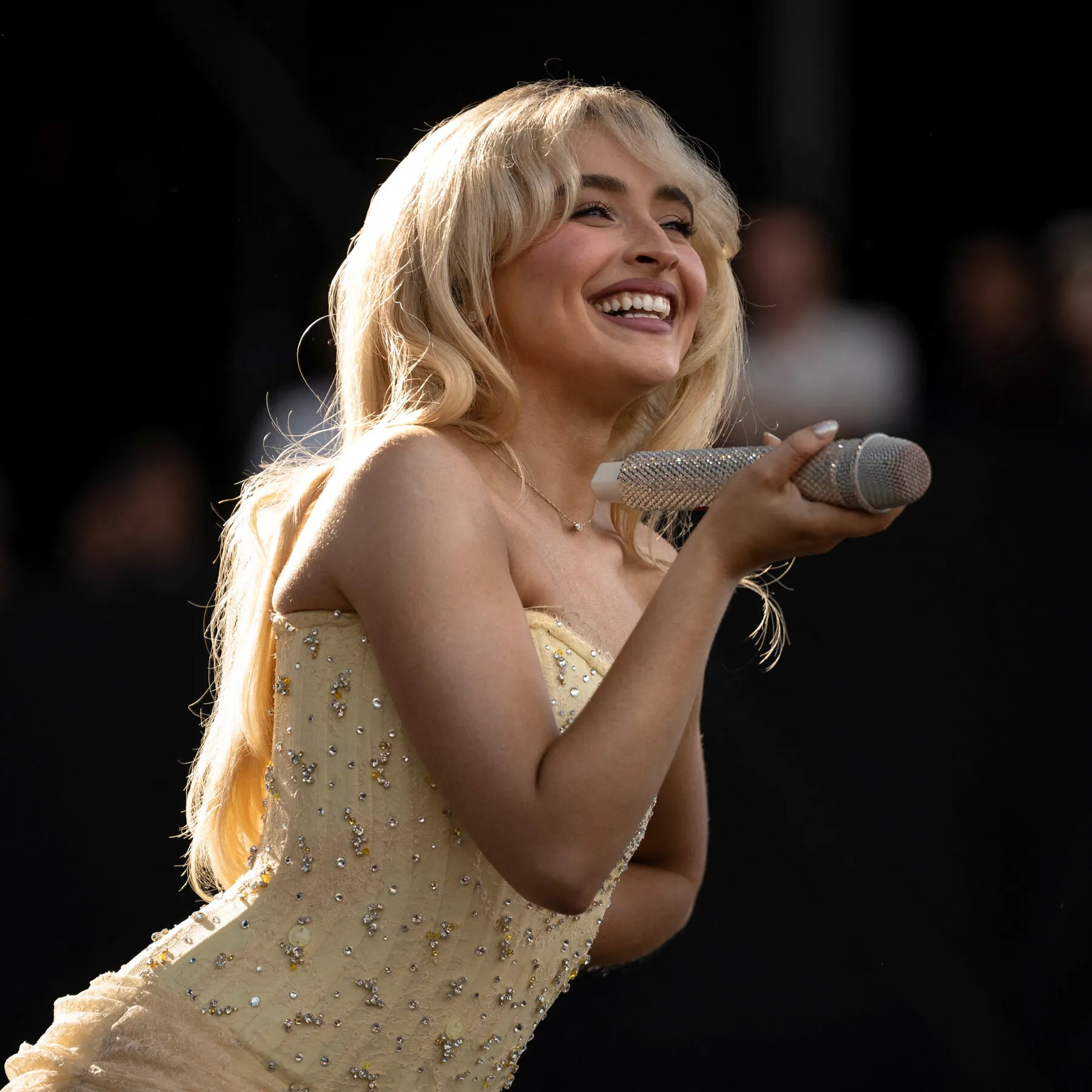image_67ce9ad27d33e Sabrina Carpenter Takes Short n’ Sweet Back to No. 1 on the U.K. Chart: The Secrets Behind Her Remarkable Comeback