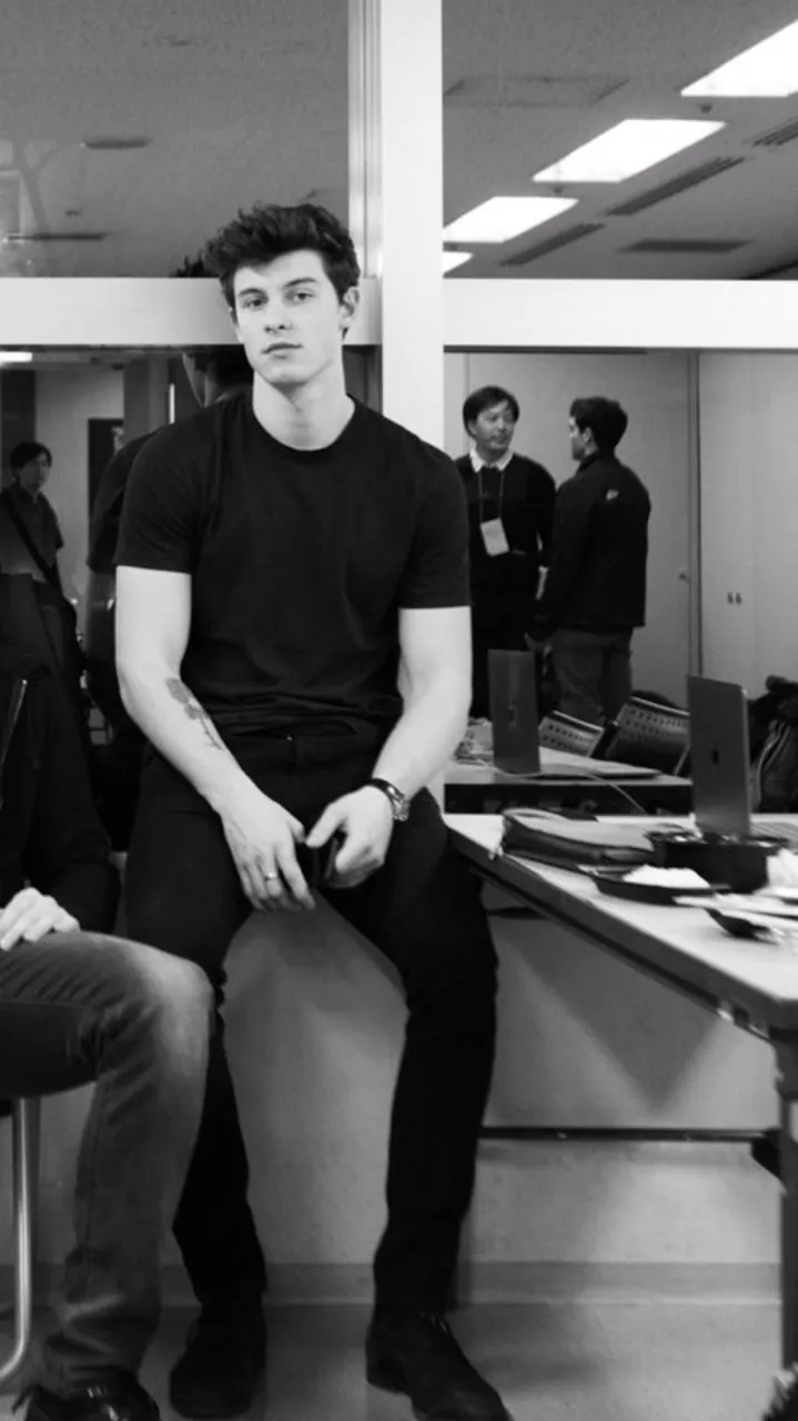Shawn Mendes’ Mysterious New Love—5 Shocking Details 19 Shawn Mendes’ Mysterious New Love—5 Shocking Details