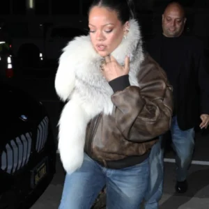 Rihanna Stuns in Kendrick Lamar’s $1,200 Super Bowl Jeans – A Fashion Statement or Hidden Message?