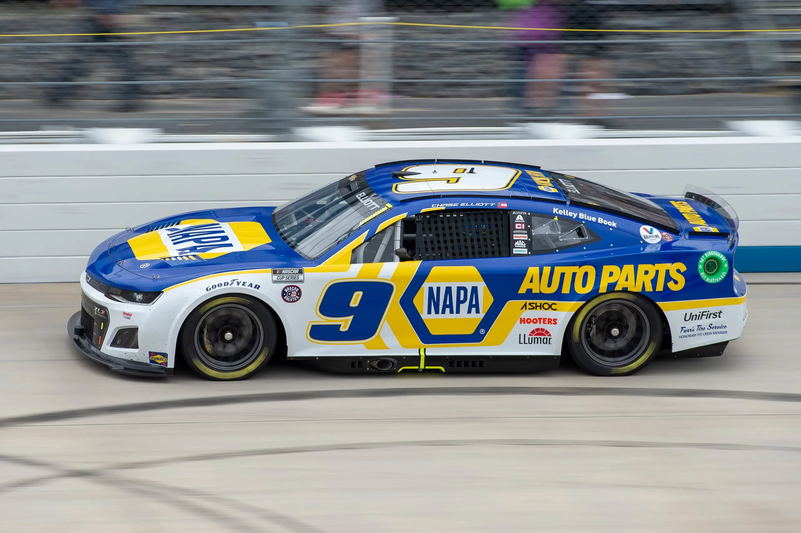 Chase Elliott wins at Dover to snap 26-race winless streak – KGET 17 News