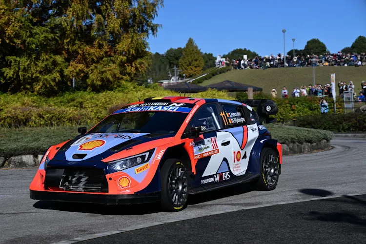 Neuville's title hopes take a knock after tough Friday in Japan