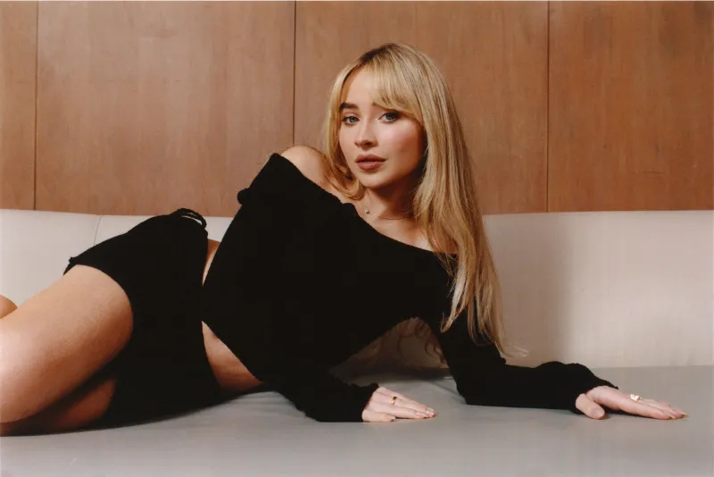 Ca sĩ Sabrina Carpenter - "Pop girl" thế hệ mới sở hữu loạt ca khúc "viral"  của làng nhạc Âu Mỹ - Tạp chí Đẹp