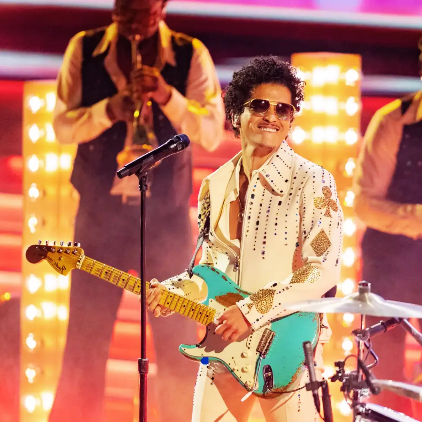 Bruno Mars Makes History with Highest Grossing New Year’s Eve Show Ever 19 Bruno Mars Makes History with Highest Grossing New Year’s Eve Show Ever
