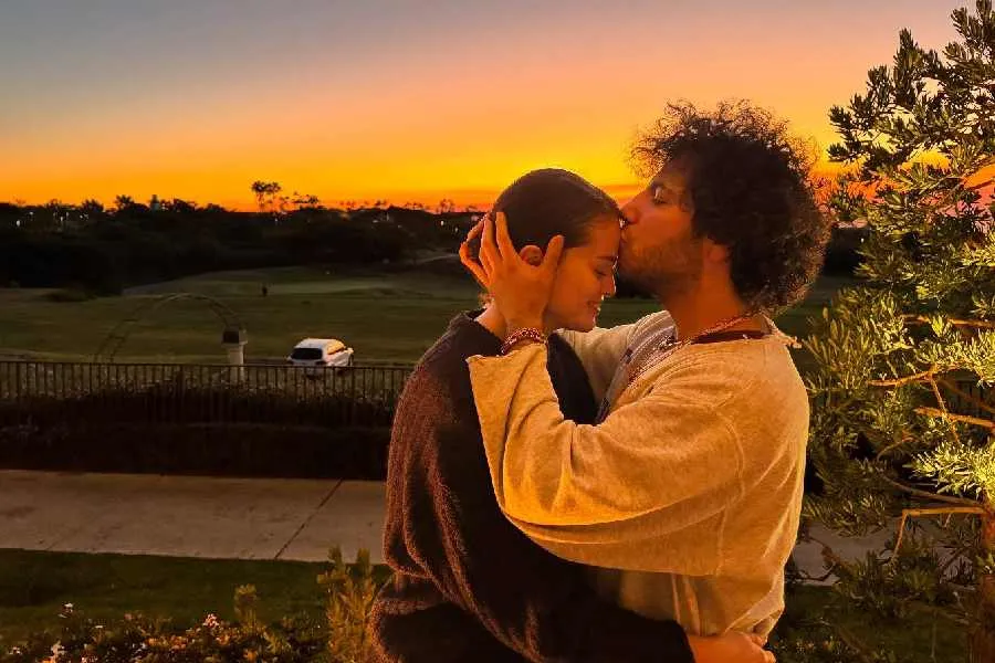 image_67d12a49b97fb Selena Gomez Can't Stop Laughing as Fiancé Does Her Makeup: The Hilarious Moment That Has Fans Talking