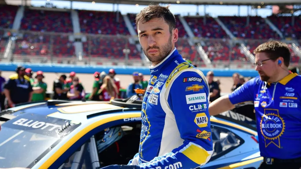 Chase Elliott shocks fans with a gritty comeback as finishing fourth at COTA