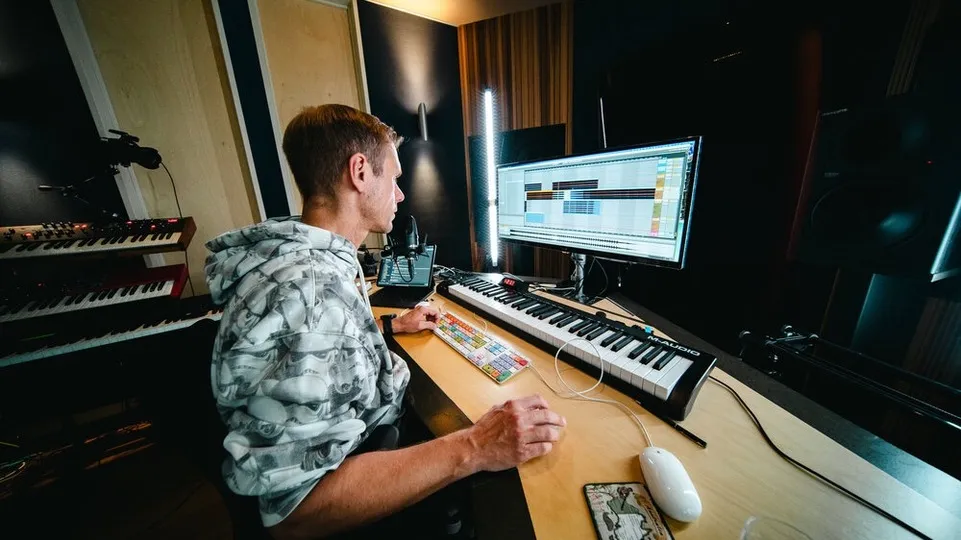 image_67d298cce3051 Armin van Buuren Decides to Reduce Tour Schedule to Focus on Home Music Production and Spend Time with Family