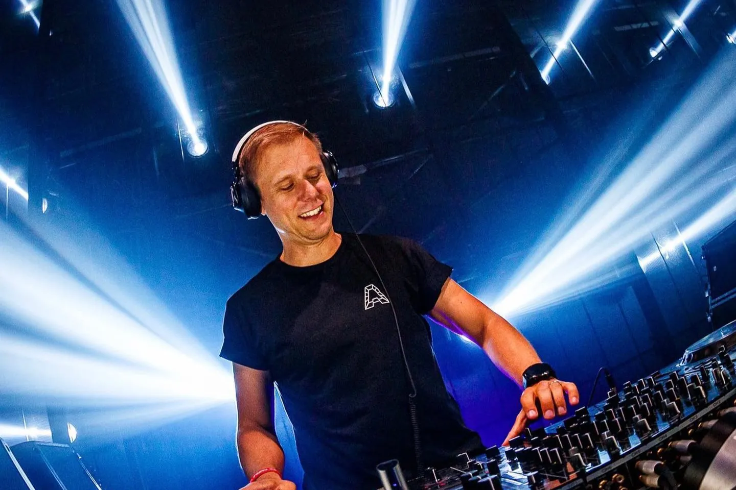 image_67d3c63acc537 Has Armin van Buuren given up on Trance music? Fans react to his new sound.