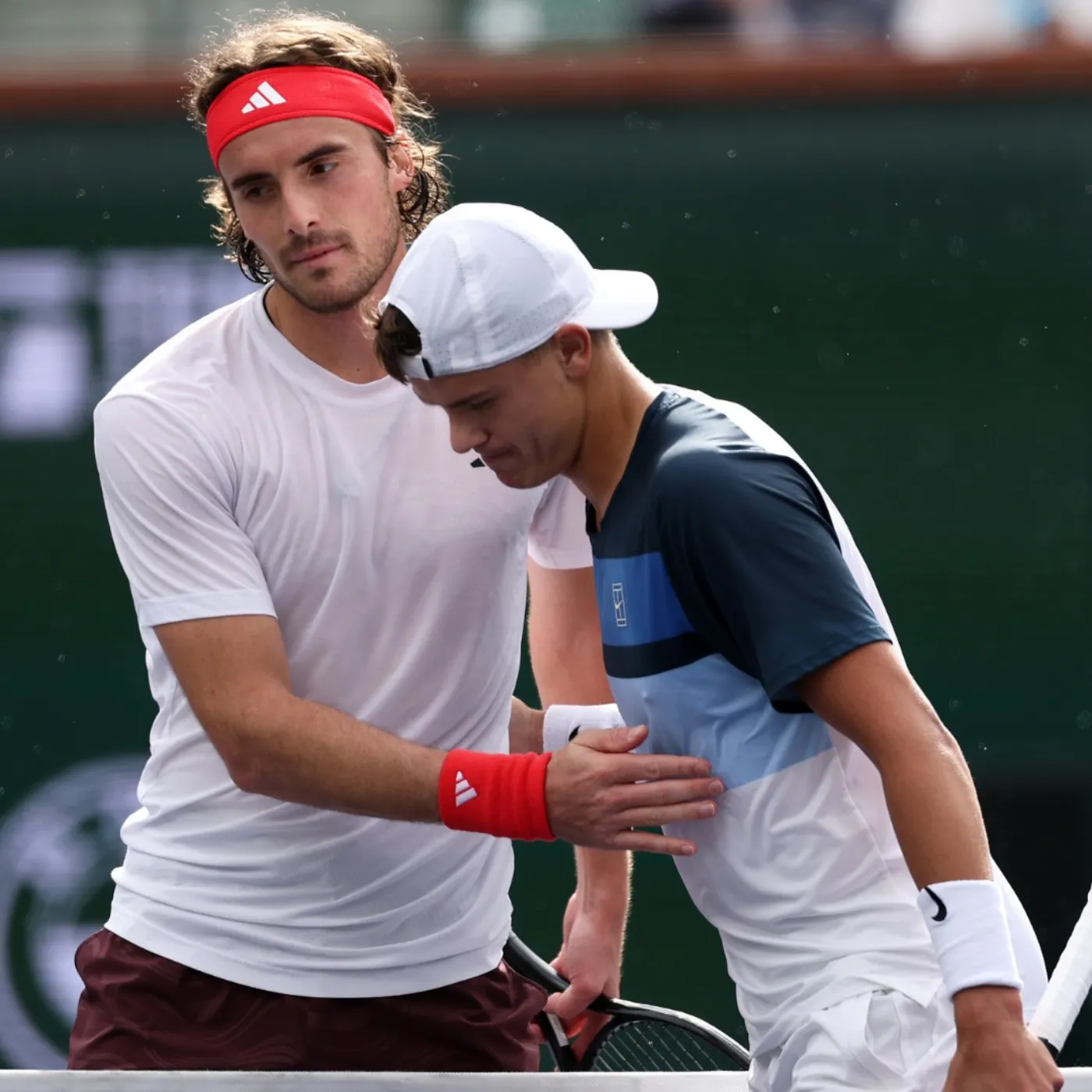 Holger Rune Shocks the World with a Mind-Blowing Shot to Defeat Stefanos Tsitsipas!