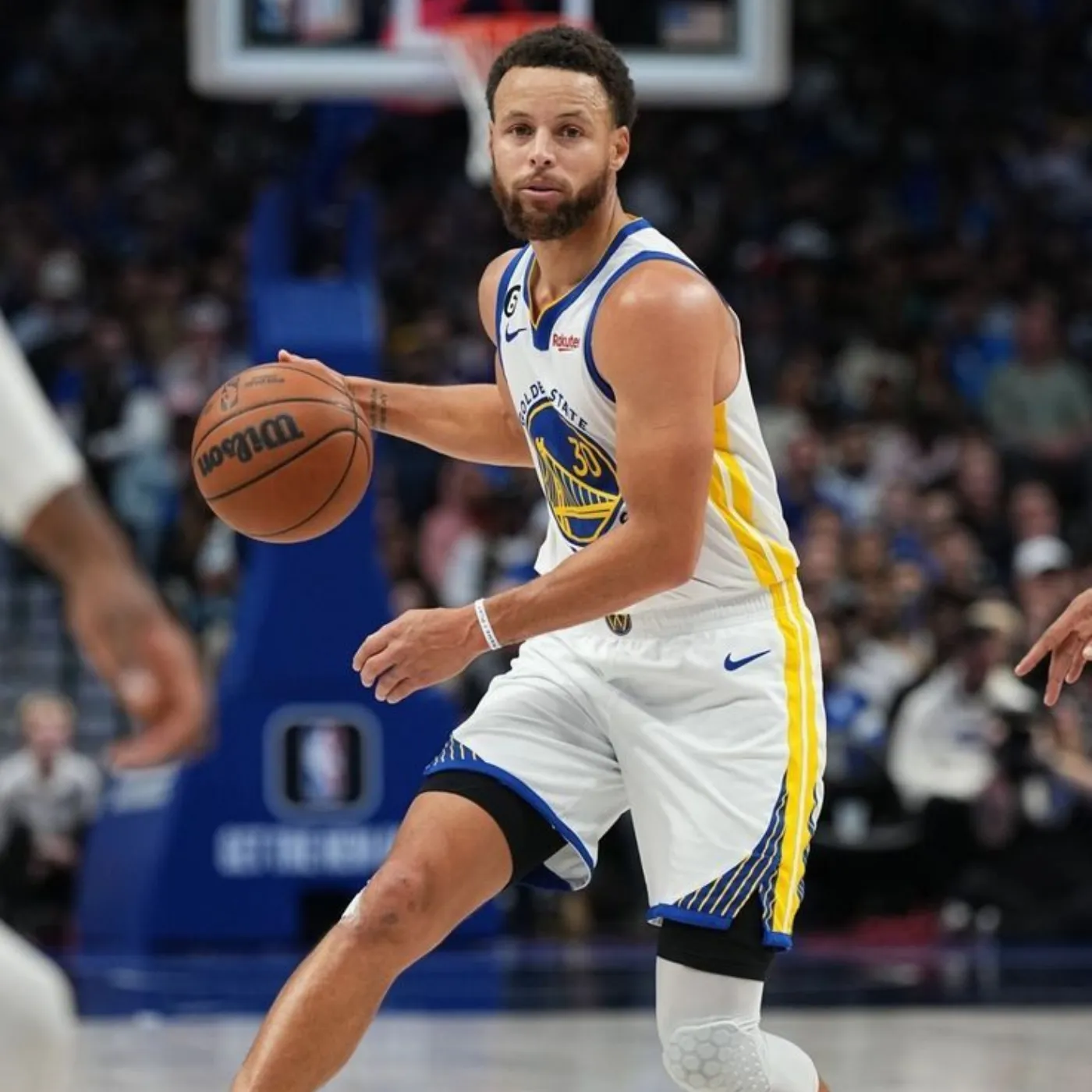 4,000 Times Redefining the Three-Pointer! Stephen Curry Continues to Prove He Is One of a Kind! 19 4,000 Times Redefining the Three-Pointer! Stephen Curry Continues to Prove He Is One of a Kind!
