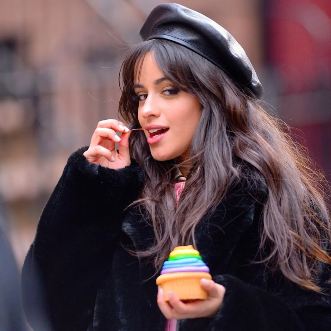 Camila Cabello and her billionaire boyfriend were caught red-handed by fans in a daring intimate scene on the street – Netizens were outraged by the unacceptable action in a crowded place