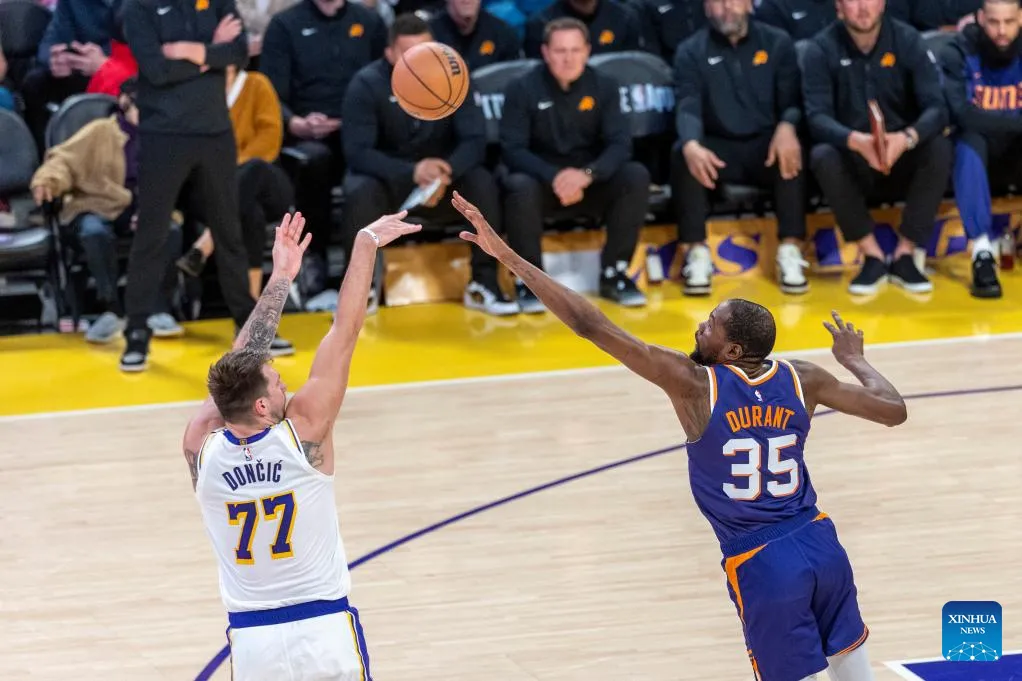 image_67d7dea6d9050 Luka Doncic embarrassed Kevin Durant with an annoying move as the Lakers defeated the Suns.