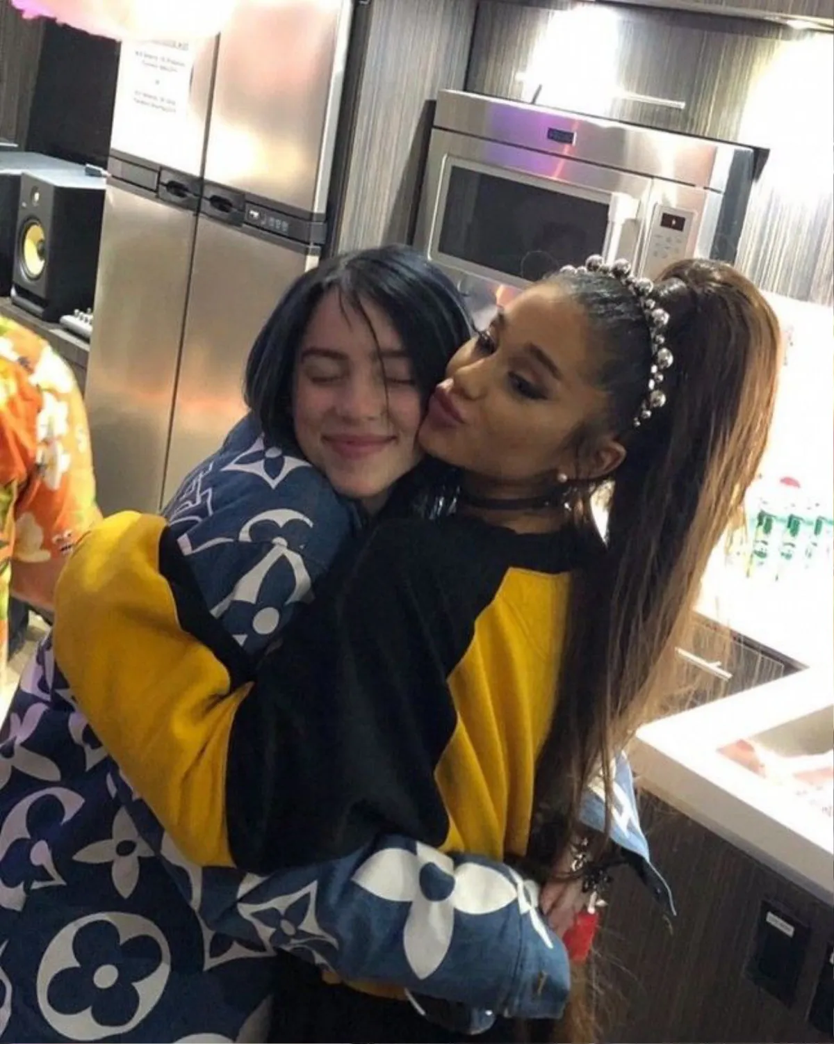 image_67d8f441b7655 Billie Eilish Shocks Fans: She’s Been a Huge Ariana Grande Fan Since Childhood!