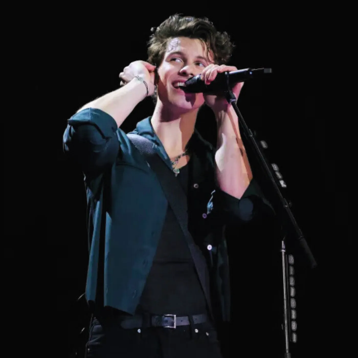image_67d95b1b35d85 Argentina Shuts Down as Shawn Mendes Touches Down for Lollapalooza