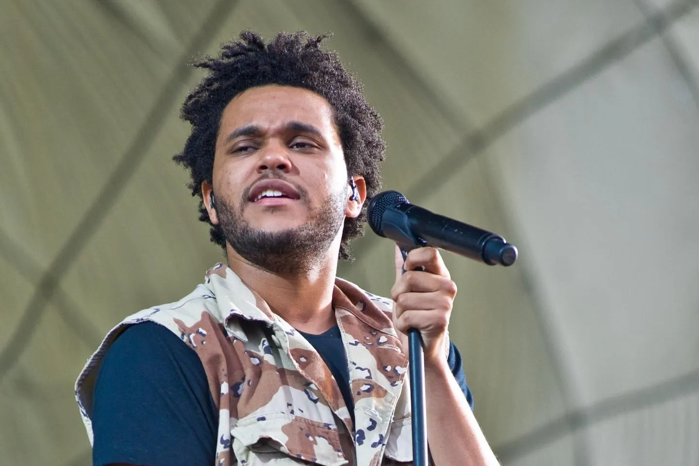image_67da7375af74e The Weeknd’s Shocking Chart Collapse: Why His New Album Is Fading Fast While an Old Classic Is Soaring Again?