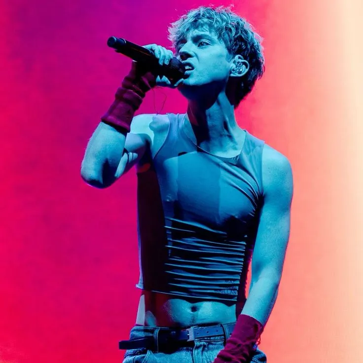 "Love Without Limits" – The Love Message That’s Making Troye Sivan a Cultural Disruptor