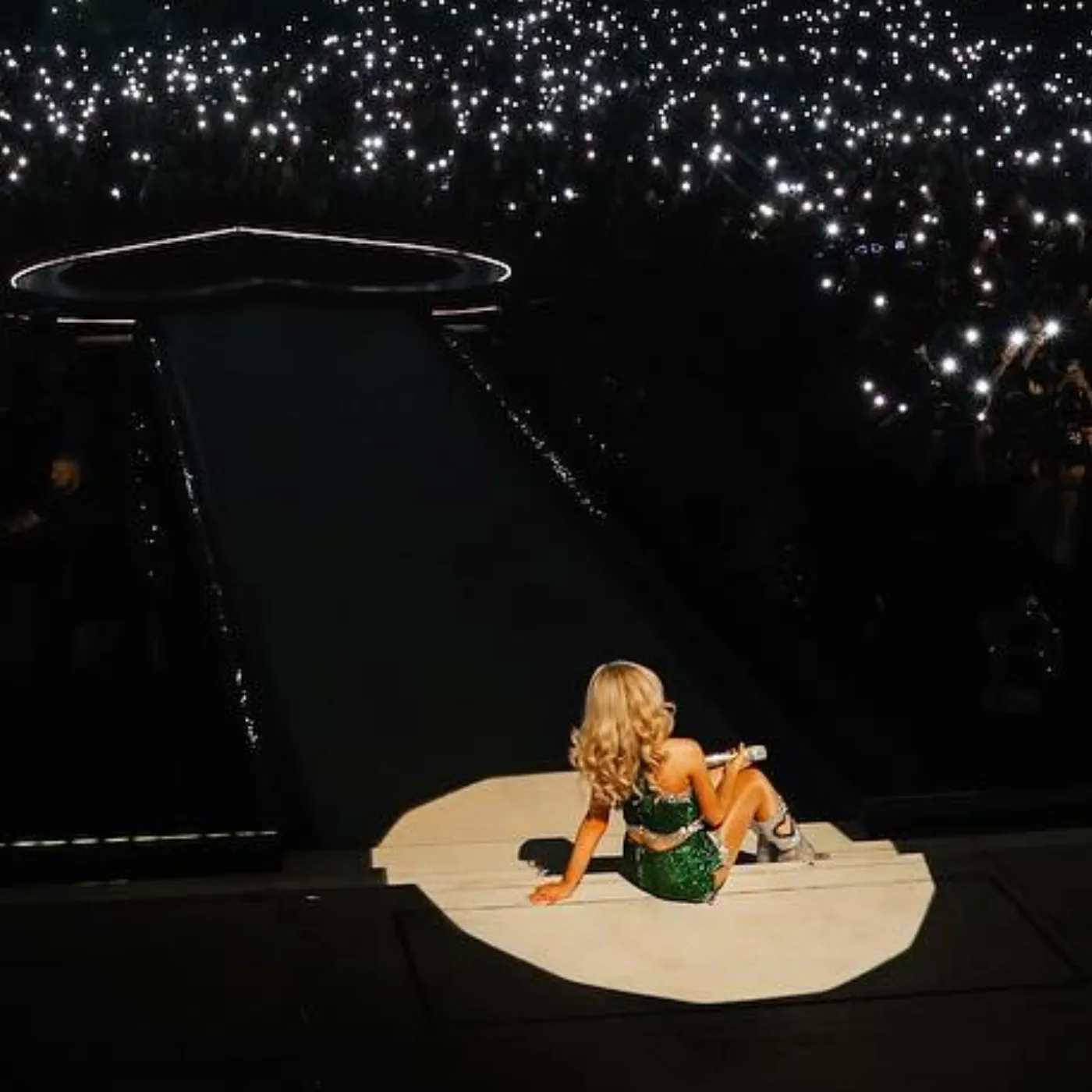 image_67dadc55c7b1e Sabrina Carpenter Makes Paris Explode With Unique Eiffel Tower Stage