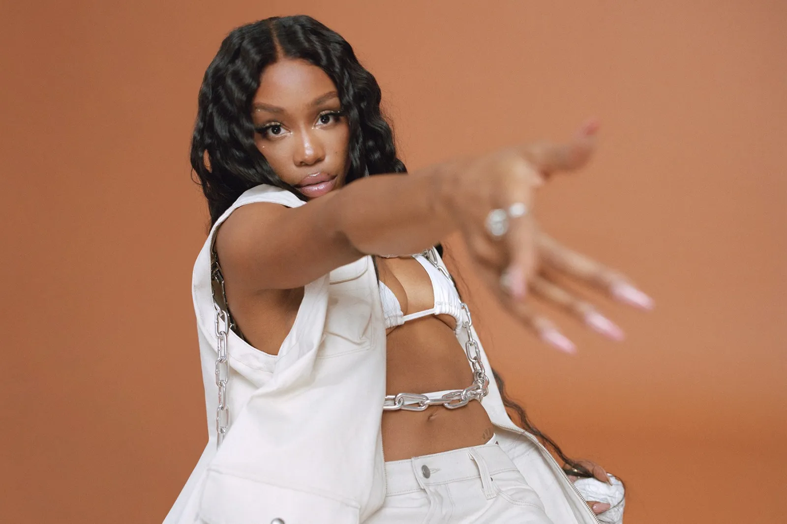 image_67db95ef301ea Fans Are in a Heated Debate: Who Truly Dominates Modern Music—Kendrick Lamar or SZA?