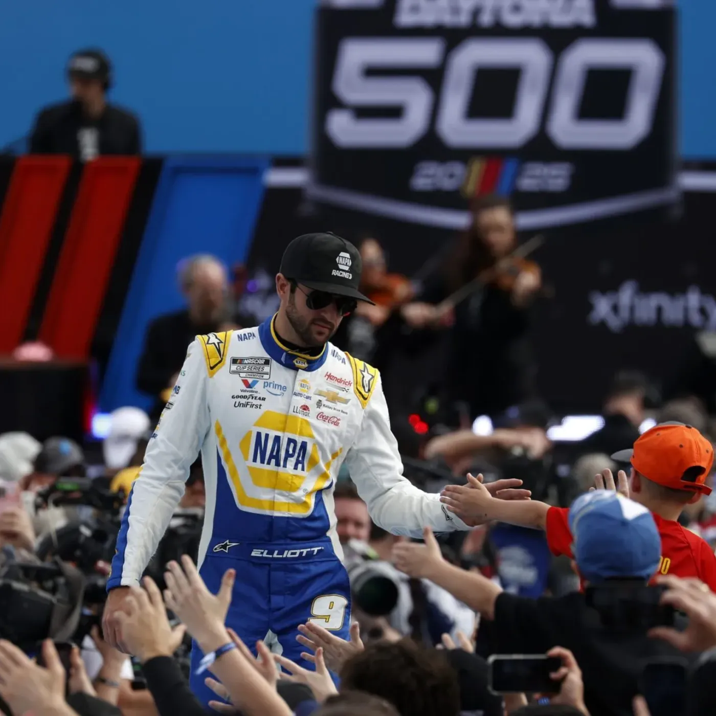 image_67dbcfd52ac77 Fans' Hearts Melt as Chase Elliott Spends Time with Them at Las Vegas!